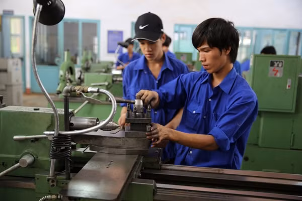 Ước mơ, khao khát truyền đạt, chia sẻ kiến thức, kinh nghiệm sống, các kỹ năng mà sinh viên trường trường Cao đẳng Nghề Daklak có được trong suốt những năm tháng sinh viên lúc nào cũng tràn trề trong suy nghĩ của những người thanh niên trẻ này.
