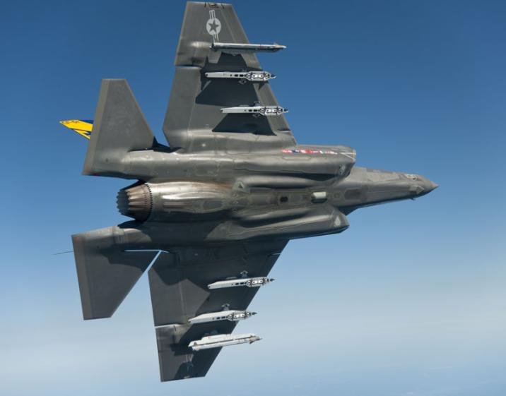 Máy bay chiến đấu tàng hình F-35C Mỹ thử nghiệm vũ khí Máy bay chiến đấu tàng hình F-35C Mỹ thử nghiệm vũ khí