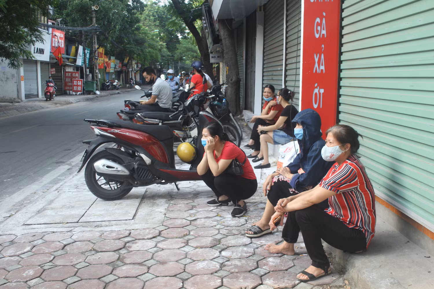Phụ huynh cảm thấy lo lắng về bài thi Ngữ Văn (Ảnh:V.N)