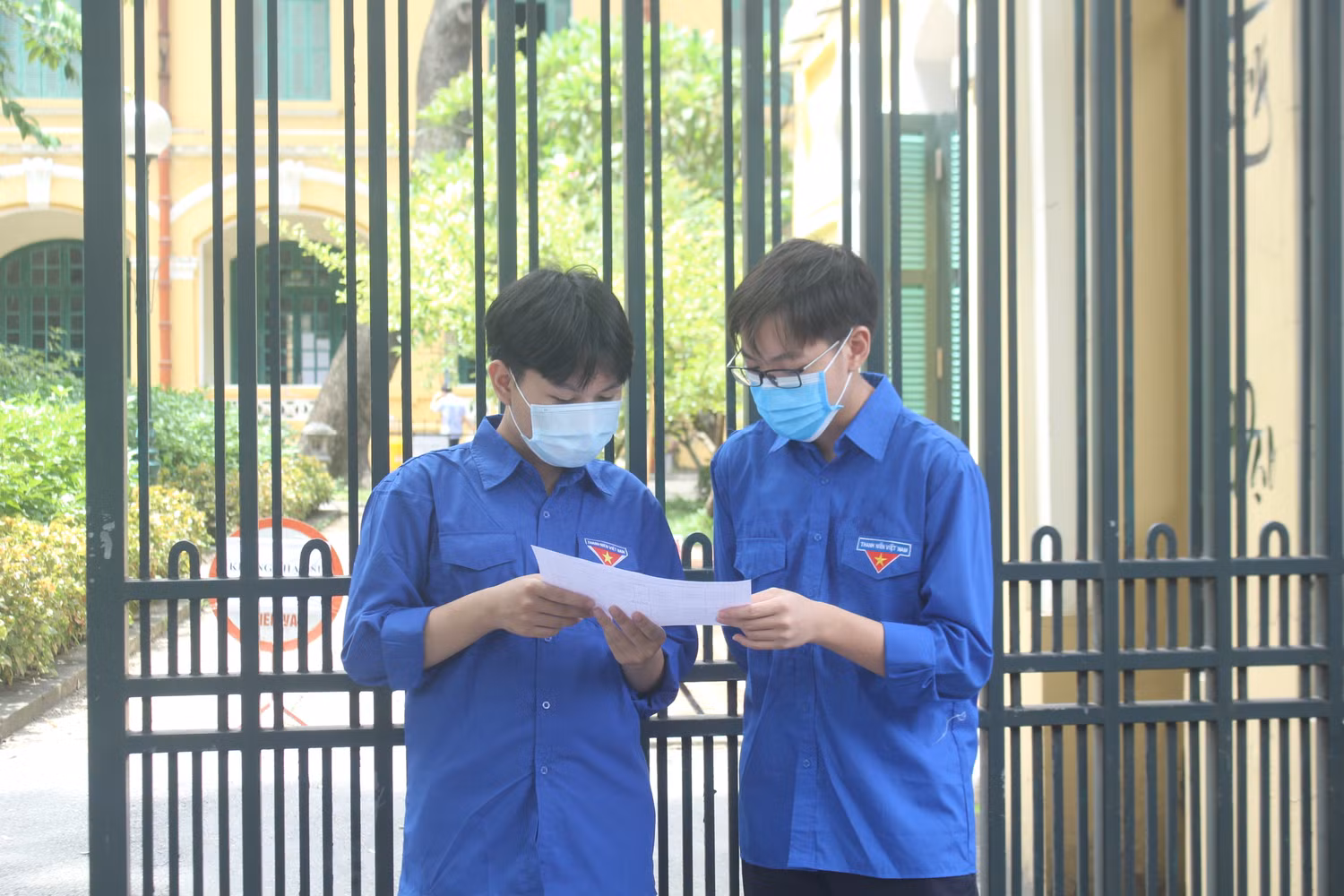 Ngay từ sớm đã có các bạn tình nguyện viên trợ giúp thí sinh. (Ảnh:V.N) Ngay từ sớm đã có các bạn tình nguyện viên trợ giúp thí sinh. (Ảnh:V.N)