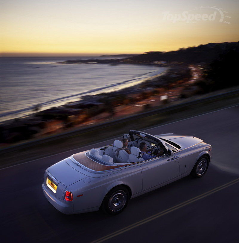 3 phiên bản Phantom Drophead Coupe&nbsp;đặc biệt của&nbsp;Rolls-Royce đã ra mắt và xuất hiện tại lễ bế mạc&nbsp;Olympics 2012 để chở những ca sĩ danh tiếng của Anh quốc.