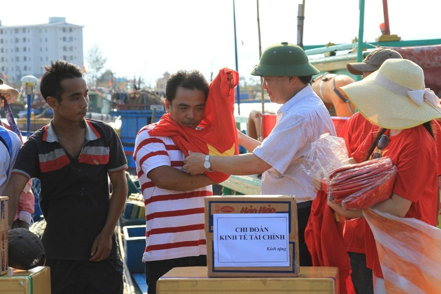 Đây là những món quà rất ý nghĩa, thiết thực, nhằm động viên ngư dân Đà Nẵng và các tỉnh miền Trung vươn khơi, bám biển, bảo vệ ngư trường Hoàng Sa.