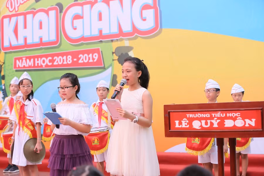 Học sinh tự tin lên sân khấu với vai trò MC