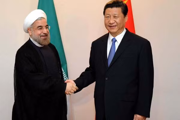 Tổng thống Iran Hassan Rouhani và Chủ tịch nước Trung Quốc Tập Cận Bình