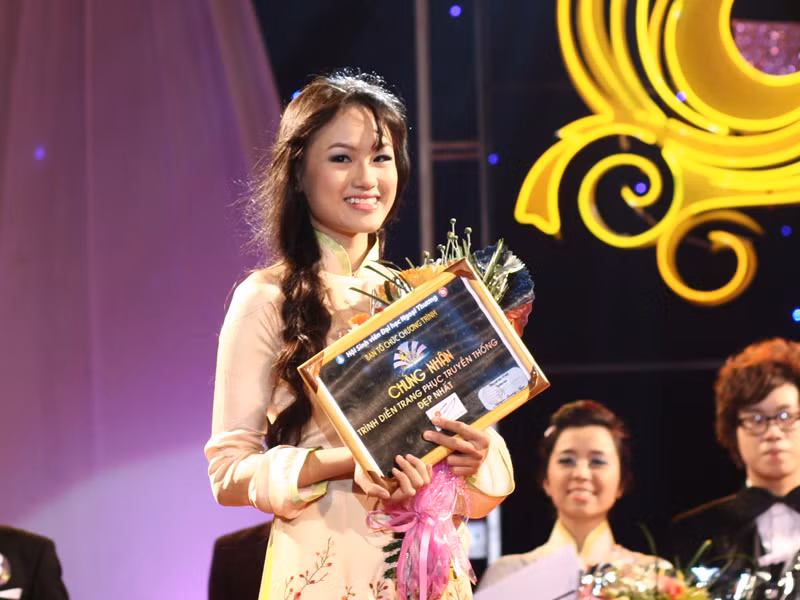 Á khôi 2: Nguyễn Thảo Hương Á khôi 2: Nguyễn Thảo Hương