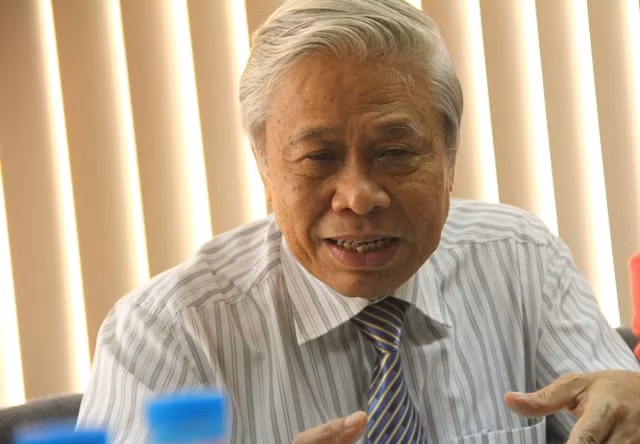 Nhà thơ Vũ Quần Phương Nhà thơ Vũ Quần Phương