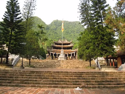 Chùa Thiên Trù lặng lẽ trong thu