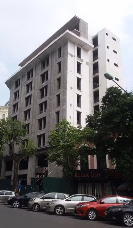Hiện nay, nhưng sai phạm của công trình số 28A, Trần Hưng Đạo vẫn chưa được xử lý và chủ đầu tư vẫn vô tư hoàn thiện để chuẩn bị đưa vào sử dụng. Ảnh Trần Việt. Hiện nay, nhưng sai phạm của công trình số 28A, Trần Hưng Đạo vẫn chưa được xử lý và chủ đầu tư vẫn vô tư hoàn thiện để chuẩn bị đưa vào sử dụng. Ảnh Trần Việt.