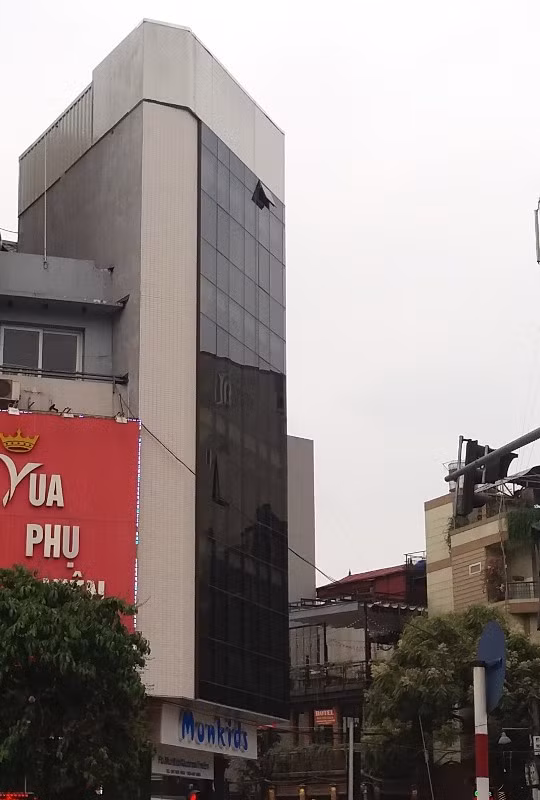 Cong trình siêu mỏng, siêu méo sô 362 Xã Đàn đã được hoàn thành và đưa vào sử dụng. Ảnh Hoàng Biên