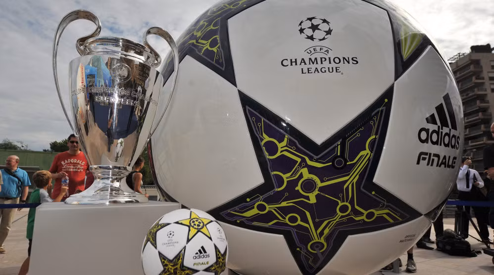 Bảng A: Porto (Bồ Đào Nha) – Dynamo Kiev (Ukraine) – Paris Saint-Germain (Pháp) – Dynamo Zagreb (Croatia) Nhà cựu vô địch Châu Âu mùa giải 2003/04 được xếp ở bảng đấu có thể nói là dễ thở nhất Champions League mùa này. Trở ngại lớn nhất của Porto chỉ có thể là gã nhà giàu nước Pháp PSG. Với sự đầu tư mạnh mẽ trong mùa Hè vừa qua, PSG được đánh giá là CLB có thể mang đến những điều bất ngờ lớn ở đấu trường châu lục...