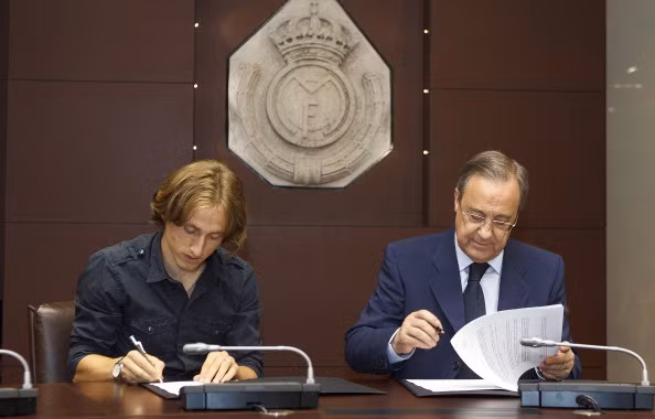 Modric sẽ chính thức gia nhập sân Bernabeu với bản hợp đồng có thời hạn 5 năm với mức lương khoảng 120 nghìn bảng/tuần.