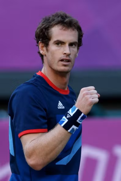 Andy Murray đã xuất sắc giành chiến thắng trước Novak Djokovic để có mặt trong trận chung kết đơn nam môn quần vợt Olympic 2012 gặp Roger Federer. Andy Murray đã xuất sắc giành chiến thắng trước Novak Djokovic để có mặt trong trận chung kết đơn nam môn quần vợt Olympic 2012 gặp Roger Federer.