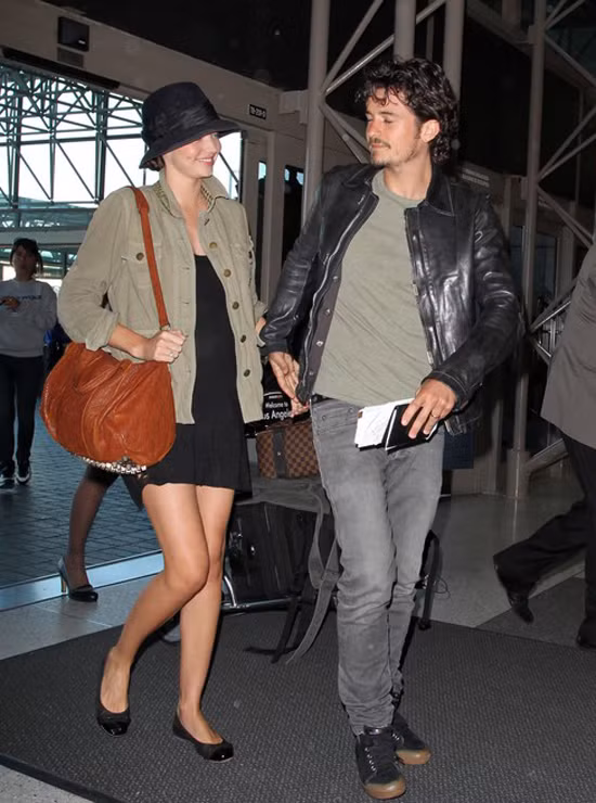 Sau 3 năm yêu nhau, siêu mẫu Austraylia Miranda Kerr và tài tử Orlando Bloom đã quyết định đính hôn vào mùa hè năm 2010. Đầu tháng 1 năm 2011, Miranda đã sinh hạ một bé trai vô cùng bụ bẫm, Flynn hiện là em bé được quan tâm nhiều nhất tại Hollywood.