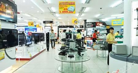 nhiều hệ thống siêu thị kinh doanh điện máy đang trong tình cảnh khó khăn, sức mua giảm doanh thu lợi nhuận giảm cùng với đó "cuộc chiến" cạnh tranh khiến không ít doanh nghiệp kinh doanh điện máy phải phá sản.