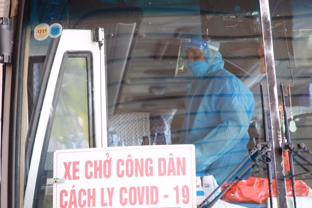 Hành khách được di chuyển về nơi cách ly tập trung 7 ngày