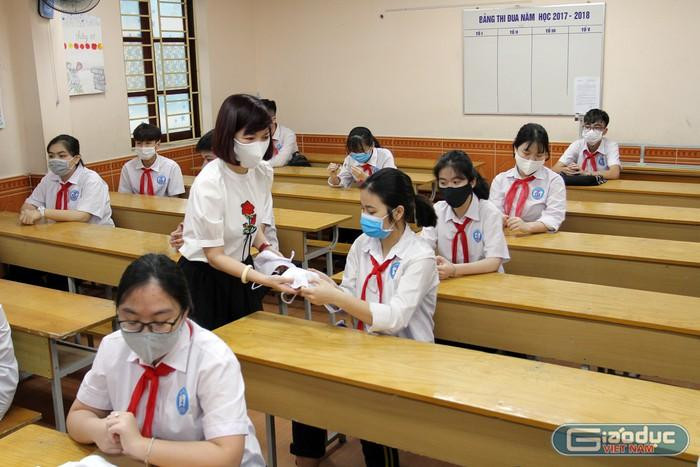 Nhiều giáo viên trung học cơ sở băn khoăn về cách xếp lương. (Ảnh minh họa: Lã Tiến)