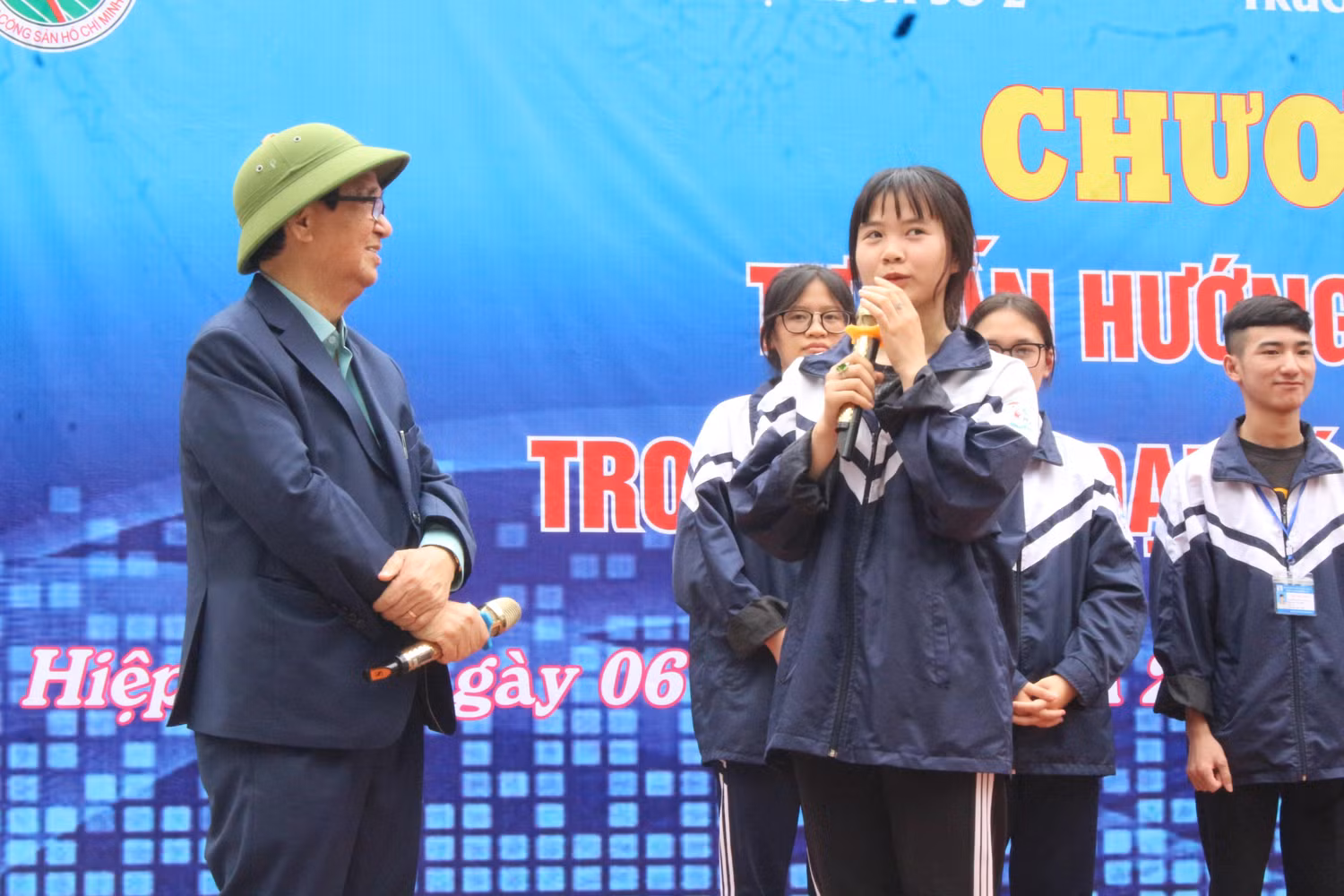Học sinh nhận được sự giải đáp về ý tưởng khởi nghiệp trong thời đại công nghiệp 4.0. Ảnh: Trung Dũng.