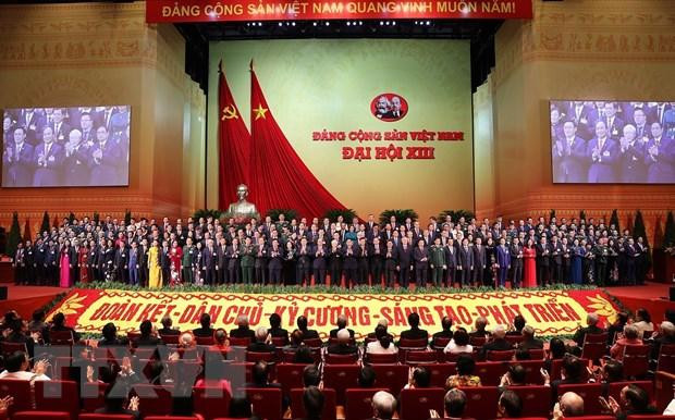 Ban Chấp hành Trung ương Đảng khóa XIII ra mắt Đại hội. (Ảnh: TTXVN) Ban Chấp hành Trung ương Đảng khóa XIII ra mắt Đại hội. (Ảnh: TTXVN)