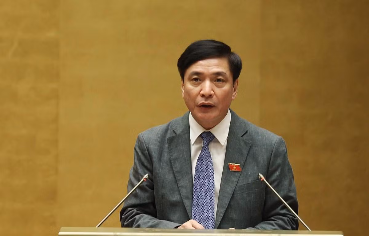 Tổng Thư ký Quốc hội Bùi Văn Cường trình bày Tờ trình về dự kiến Chương trình giám sát của Quốc hội năm 2022. (Ảnh: Dương Giang/TTXVN)