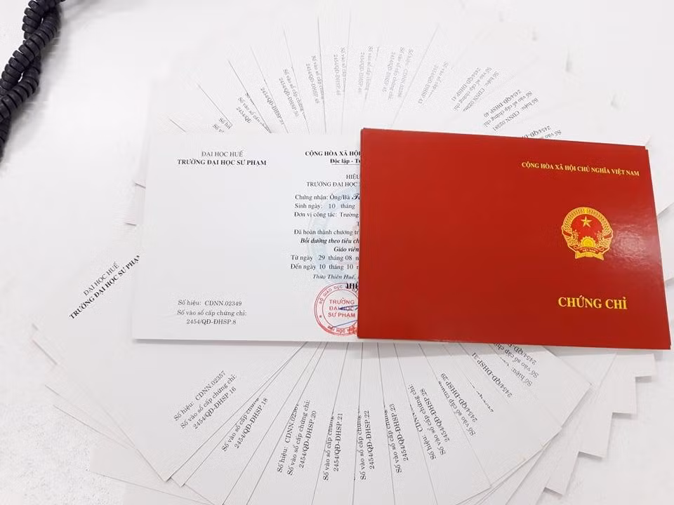 Giáo viên hạng III hiện hành không cần chứng chỉ chức danh nghề nghiệp? ảnh 1