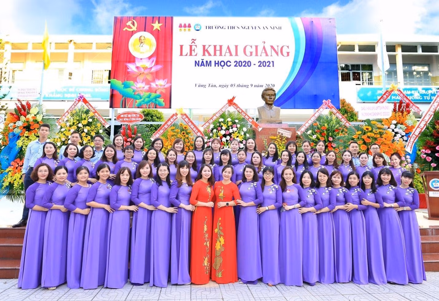 Tập thể sư phạm Trường Trung học cơ Nguyễn An Ninh thành phố Vũng Tàu. (Ảnh: Nhà trường cung cấp)
