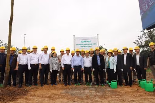 Các đại biểu chụp ảnh lưu niệm Các đại biểu chụp ảnh lưu niệm