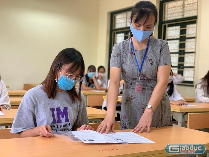 Thay đổi phương thức tuyển sinh lớp 10 từ thi tuyển sang xét tuyển học bạ trung học cơ sở sẽ đem lại lợi ích cho xã hội. (Ảnh minh họa: Thùy Linh)