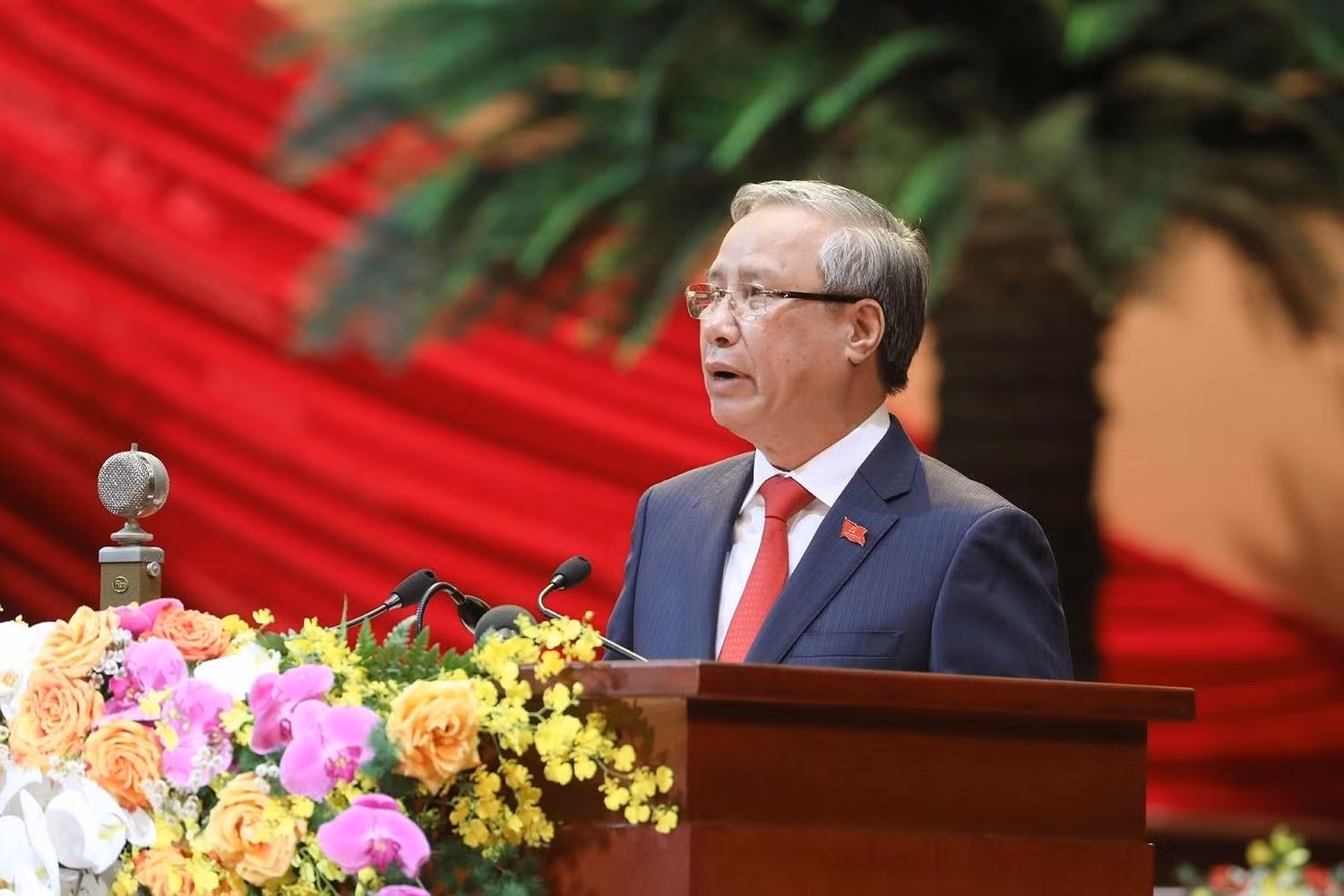 Ủy viên Bộ Chính trị, Thường trực Ban Bí thư Trần Quốc Vượng thay mặt Đoàn Chủ tịch tuyên bố lý do, giới thiệu đại biểu và khách mời của Đại hội. Ảnh: TTXVN