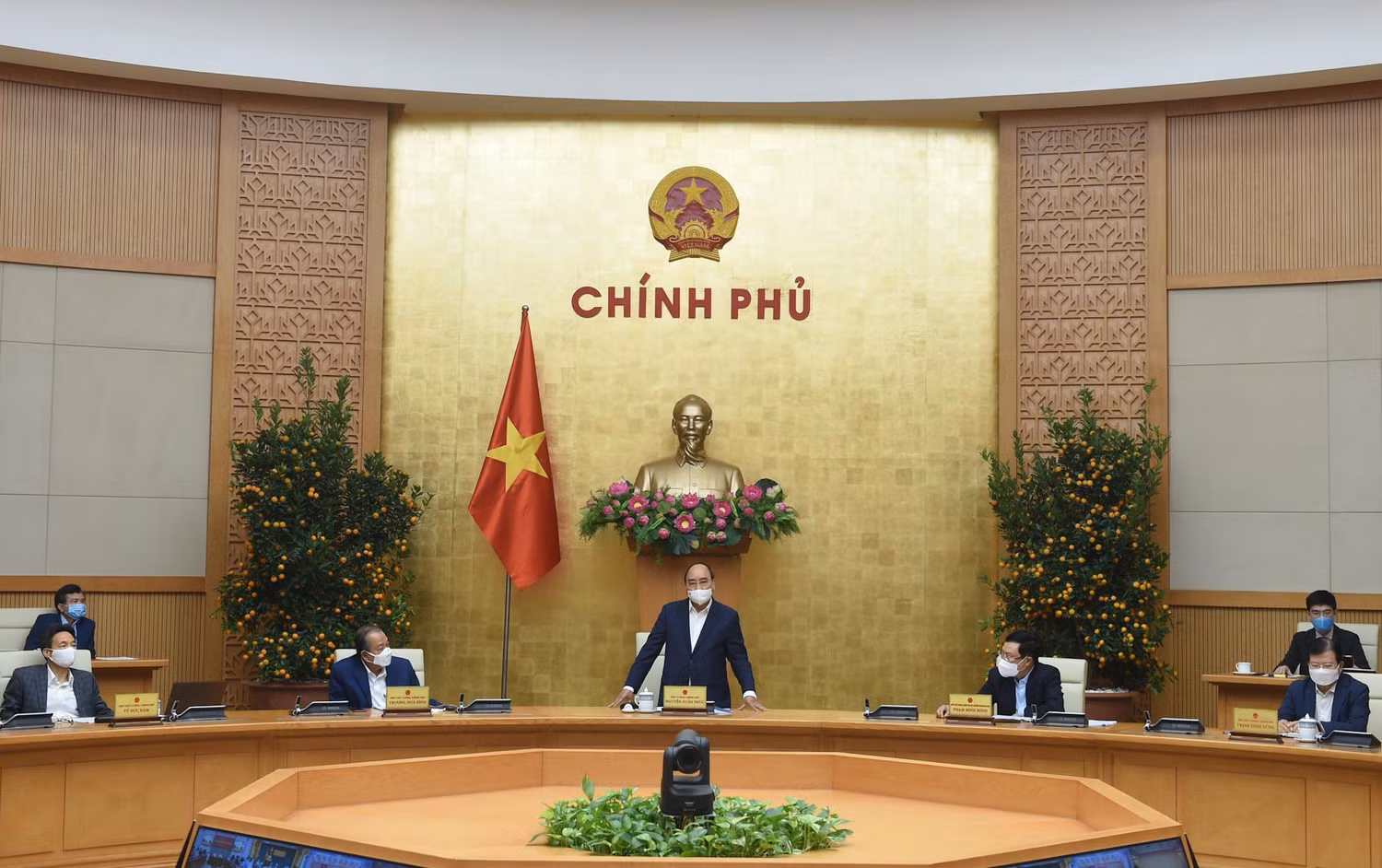 Thủ tướng Nguyễn Xuân Phúc chủ trì họp Thường trực Chính phủ “chốt” một số vấn đề về phòng chống COVID-19. Ảnh: VGP/Quang Hiếu Thủ tướng Nguyễn Xuân Phúc chủ trì họp Thường trực Chính phủ “chốt” một số vấn đề về phòng chống COVID-19. Ảnh: VGP/Quang Hiếu