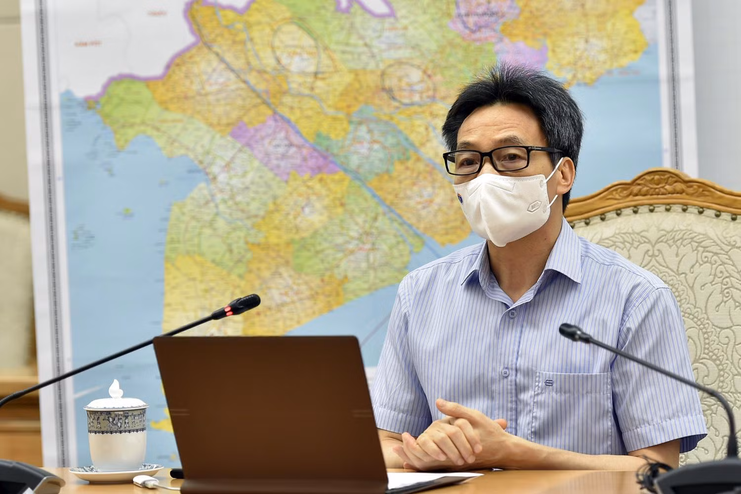 Phó Thủ tướng Vũ Đức Đam: Những nơi còn an toàn, phải quyết tâm rất cao để giữ an toàn. Những nơi đã bị nhiễm, chúng ta phải đẩy lùi, khoanh lại và tiến tới dập dịch. Ảnh: VGP/Đình Nam