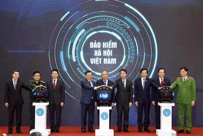 Lễ công bố ứng dụng “VssID - Bảo hiểm xã hội số” trên nền tảng thiết bị di động.
