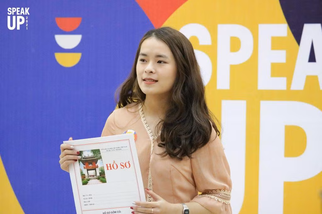 Thí sinh Phương Uyên đã khéo léo dẫn dắt từ bộ hồ sơ xin việc đến “hồ sơ xin việc tốt” là lòng nhân ái của người dân Việt Nam.