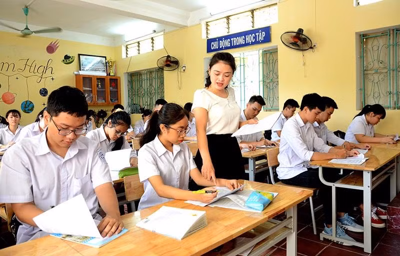 Vấn đề quan trọng nhất mà phụ huynh và học sinh cần làm là tránh áp lực, căng thẳng quá trước khi bước vào kỳ thi. (Ảnh: Báo Tuyên Quang) Vấn đề quan trọng nhất mà phụ huynh và học sinh cần làm là tránh áp lực, căng thẳng quá trước khi bước vào kỳ thi. (Ảnh: Báo Tuyên Quang)