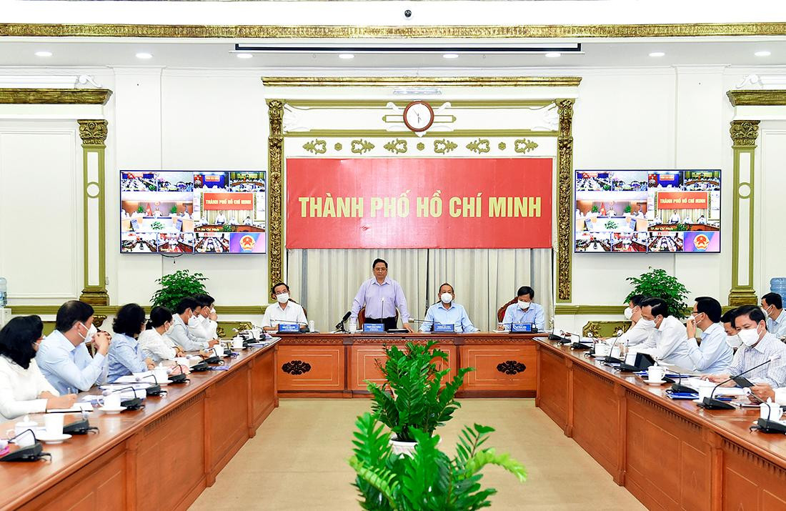 Thủ tướng nhắc lại nhiều bài học kinh nghiệm quý báu trong phòng, chống dịch. Ảnh: VGP/Nhật Bắc