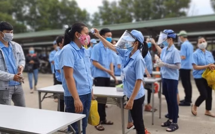 Bảo hiểm xã hội Việt Nam huy động toàn ngành khẩn trương thực hiện các chính sách hỗ trợ người lao động, người sử dụng lao động gặp khó khăn do đại dịch Covid-19. (Ảnh minh hoạ: Baochinhphu.vn) Bảo hiểm xã hội Việt Nam huy động toàn ngành khẩn trương thực hiện các chính sách hỗ trợ người lao động, người sử dụng lao động gặp khó khăn do đại dịch Covid-19. (Ảnh minh hoạ: Baochinhphu.vn)
