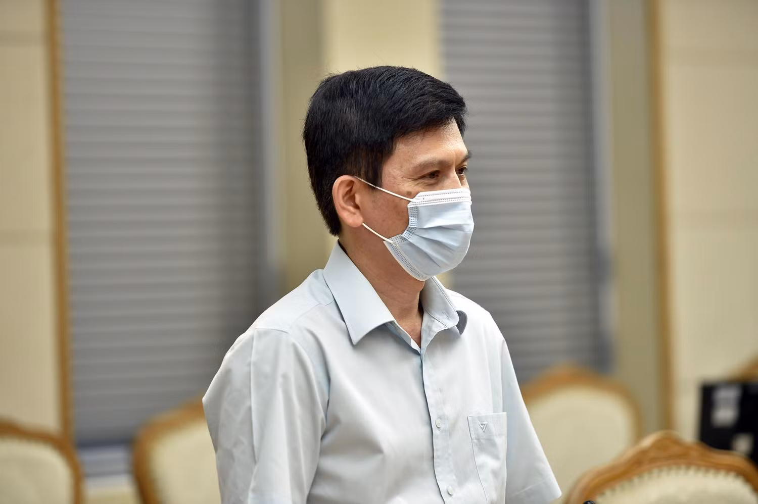 Thứ trưởng Bộ Giao thông vận tải Lê Anh Tuấn trao đổi về phương án phân luồng, tổ chức giao thông tại 19 tỉnh, thành phố thực hiện Chỉ thị 16/CT-TTg. Ảnh: VGP/Đình Nam