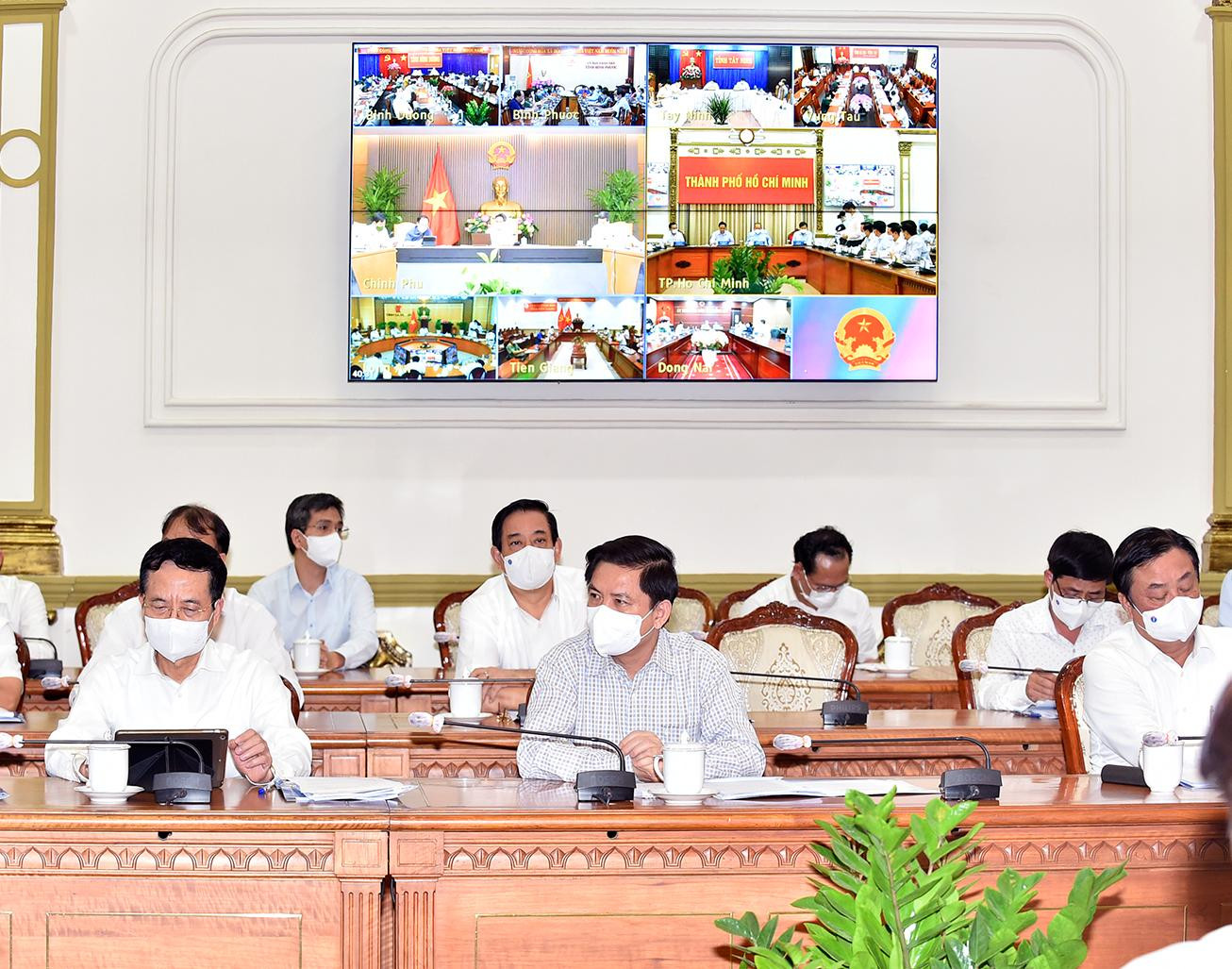 Lãnh đạo các tỉnh đã đề xuất một loạt các giải pháp cần tập trung thực hiện để chủ động ngăn chặn, đẩy lùi dịch bệnh. Ảnh: VGP/Nhật Bắc
