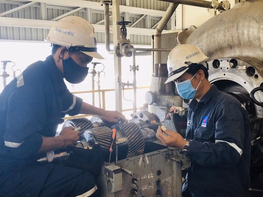Cán bộ công nhân viên Nhà máy Đạm Phú Mỹ đeo khẩu trang trong suốt quá trình tiến hành bảo dưỡng tổng thể Cán bộ công nhân viên Nhà máy Đạm Phú Mỹ đeo khẩu trang trong suốt quá trình tiến hành bảo dưỡng tổng thể