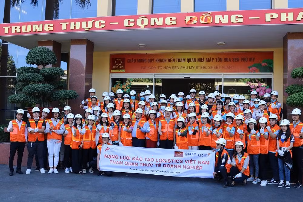 Sinh viên BVU đi tham quan nhà máy Tôn Hoa Sen Phú Mỹ. Sinh viên BVU đi tham quan nhà máy Tôn Hoa Sen Phú Mỹ.