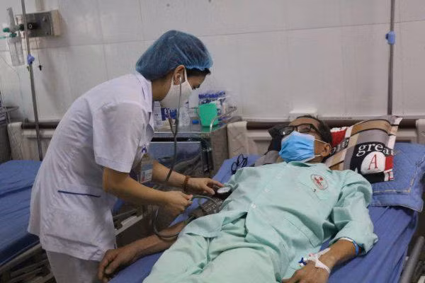 Quyền lợi của người tham gia bảo hiểm y tế luôn được đảm bảo. (Ảnh minh hoạ, nguồn: Bảo hiểm xã hội tỉnh Vĩnh Phúc). Quyền lợi của người tham gia bảo hiểm y tế luôn được đảm bảo. (Ảnh minh hoạ, nguồn: Bảo hiểm xã hội tỉnh Vĩnh Phúc).