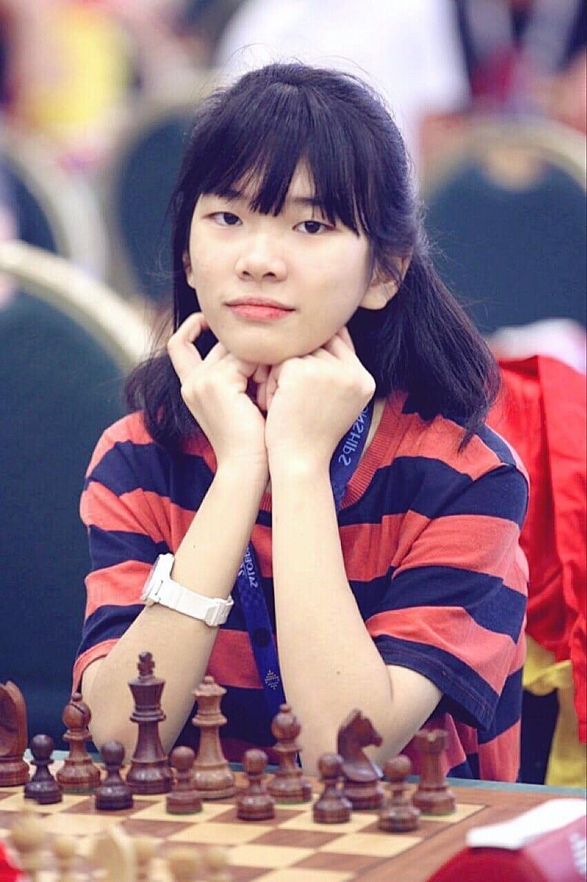 Nghiêm Thảo Tâm sẵn sàng bày cờ cùng vui đấu với bạn cùng lớp