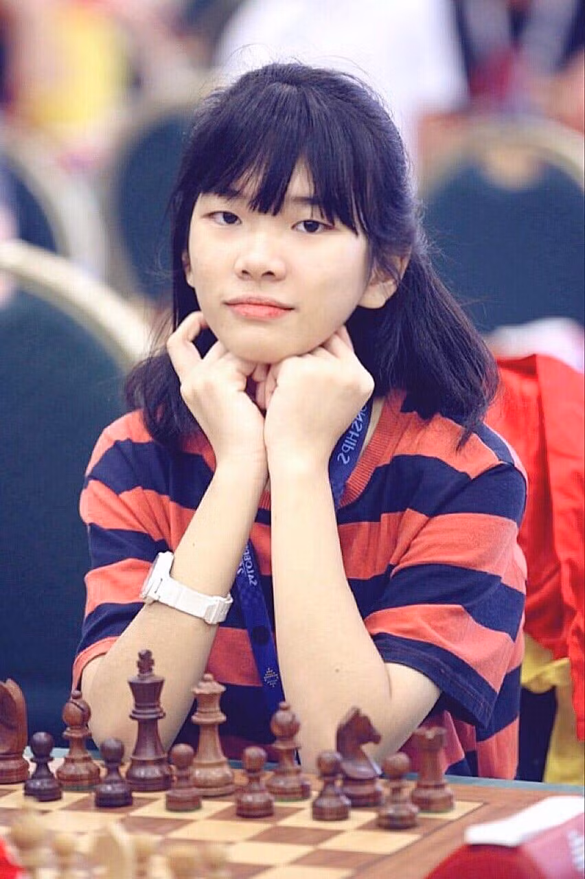 Nghiêm Thảo Tâm sẵn sàng bày cờ cùng vui đấu với bạn cùng lớp