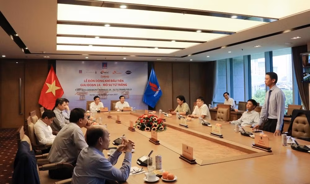 Các đại biểu tham dự tại đầu cầu Hà Nội