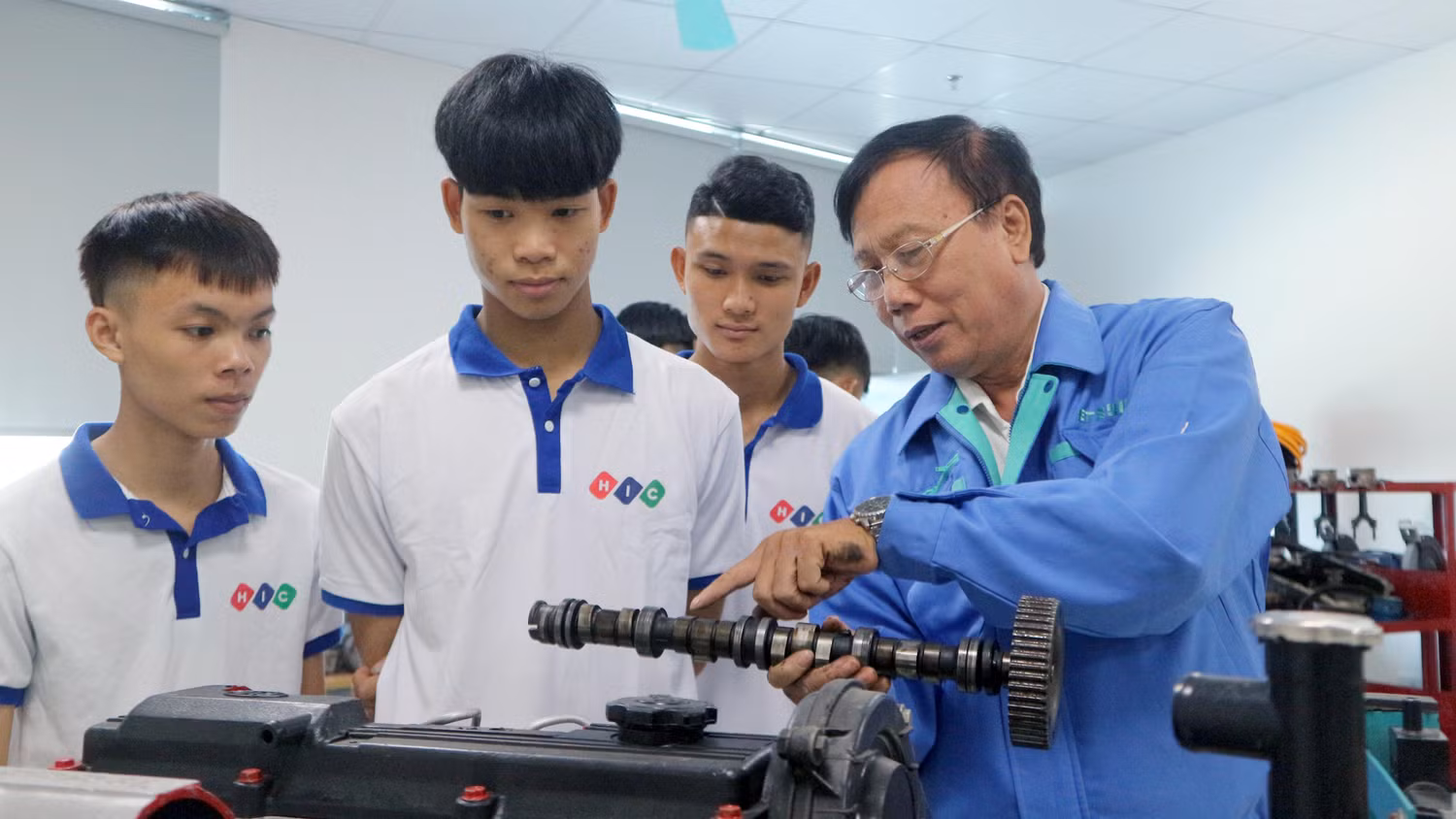 Thầy cô trường nghề nên tập trung đào tạo chuyên môn kỹ năng nghề. (Ảnh: Ngân Chi).