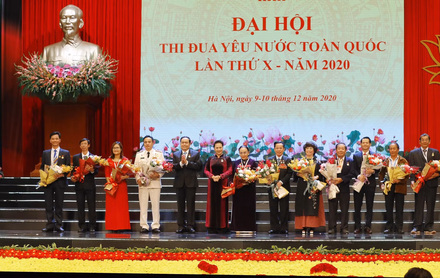 Cô Hà Ánh Phượng được tuyên dương trong đại hội thi đua yêu nước năm 2020. (Ảnh: Nhân vật cung cấp) Cô Hà Ánh Phượng được tuyên dương trong đại hội thi đua yêu nước năm 2020. (Ảnh: Nhân vật cung cấp)