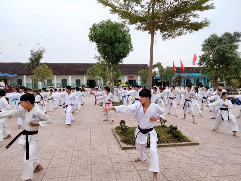 Một buổi phô diễn võ học trong trường học của các học viên. Ảnh: Nhân vật cung cấp.
