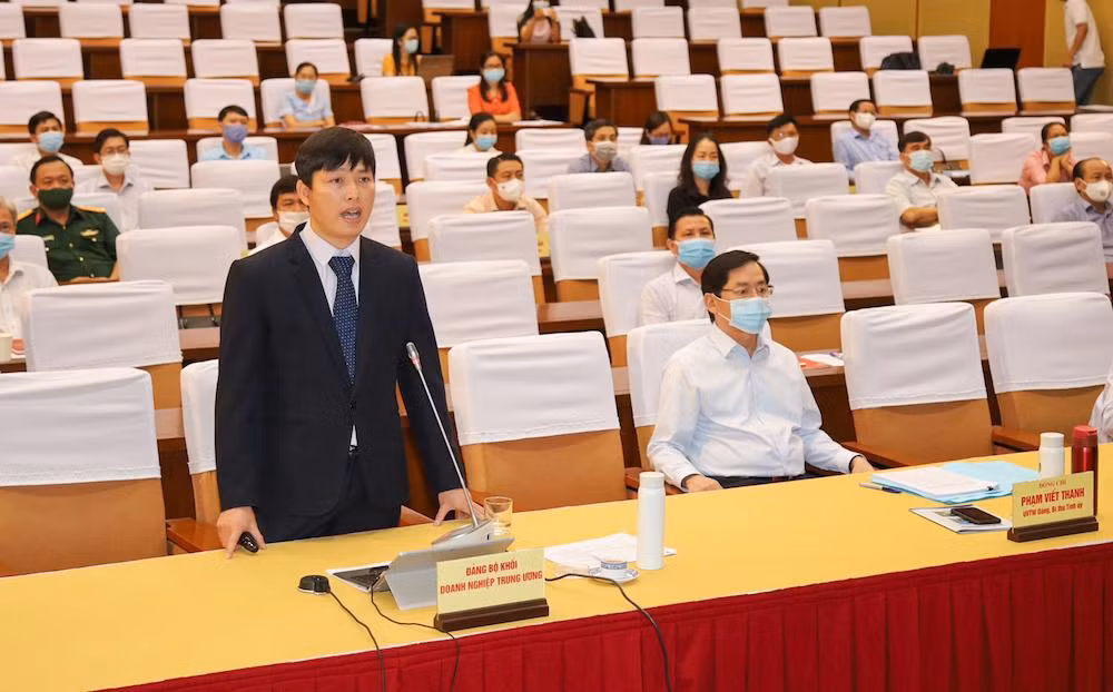 Đồng chí Nguyễn Thanh Tĩnh, Trưởng giàn Cụm mỏ Hải Thạch-Mộc Tinh, Công ty Điều hành Dầu khí Biển Đông phát biểu tham luận tại Hội nghị