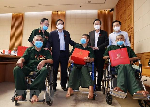 Thủ tướng Phạm Minh Chính gặp mặt, tri ân đại biểu Người có công với cách mạng nhân dịp 27/7. (Ảnh: Dương Giang/TTXVN) Thủ tướng Phạm Minh Chính gặp mặt, tri ân đại biểu Người có công với cách mạng nhân dịp 27/7. (Ảnh: Dương Giang/TTXVN)