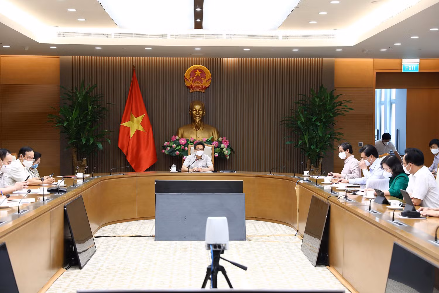 Tại cuộc làm việc, đại diện Đài Truyền hình Việt Nam, Truyền hình Thông tấn, Đài Truyền hình kỹ thuật số, Truyền hình Nhân dân, Đài Tiếng nói Việt Nam… cho rằng Bộ Giáo dục và Đào tạo phải chủ trì phân vai cho từng kênh phát sóng các khối việc dạy học trên từng kênh truyền hình. Ảnh: VGP/Đình Nam