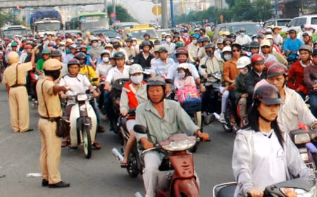 Lực lượng CSGT Tp. HCM và các tỉnh xung quanh phải làm việc rất vất vả để phân luồng, giám ùn tắc giao thông những ngày sau Tết. Lực lượng CSGT Tp. HCM và các tỉnh xung quanh phải làm việc rất vất vả để phân luồng, giám ùn tắc giao thông những ngày sau Tết.
